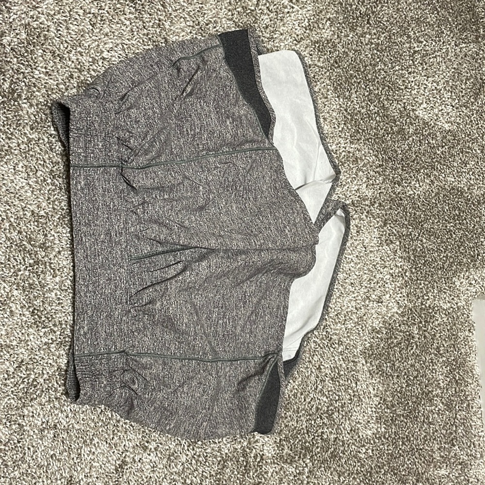 Lu lu lemon size 8, 4in, shorts